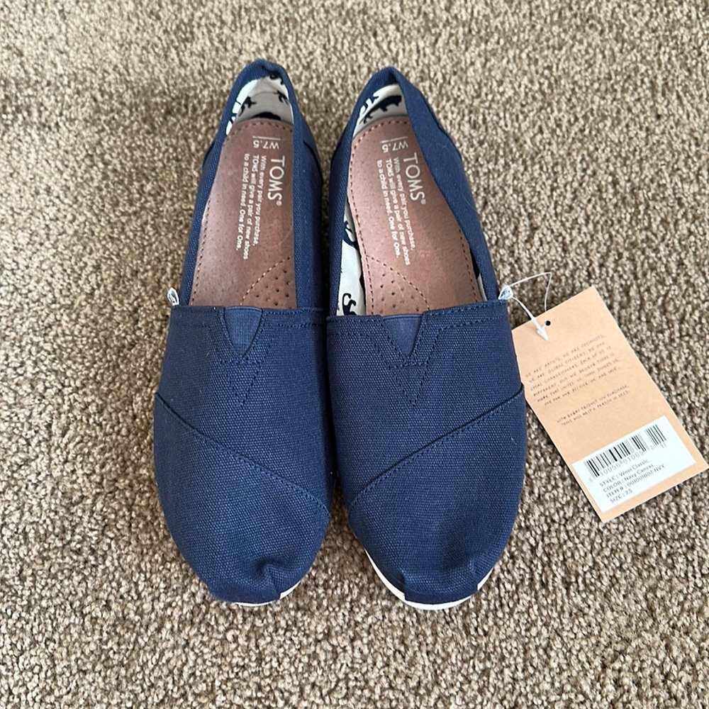 NWT Toms - Navy, canvas